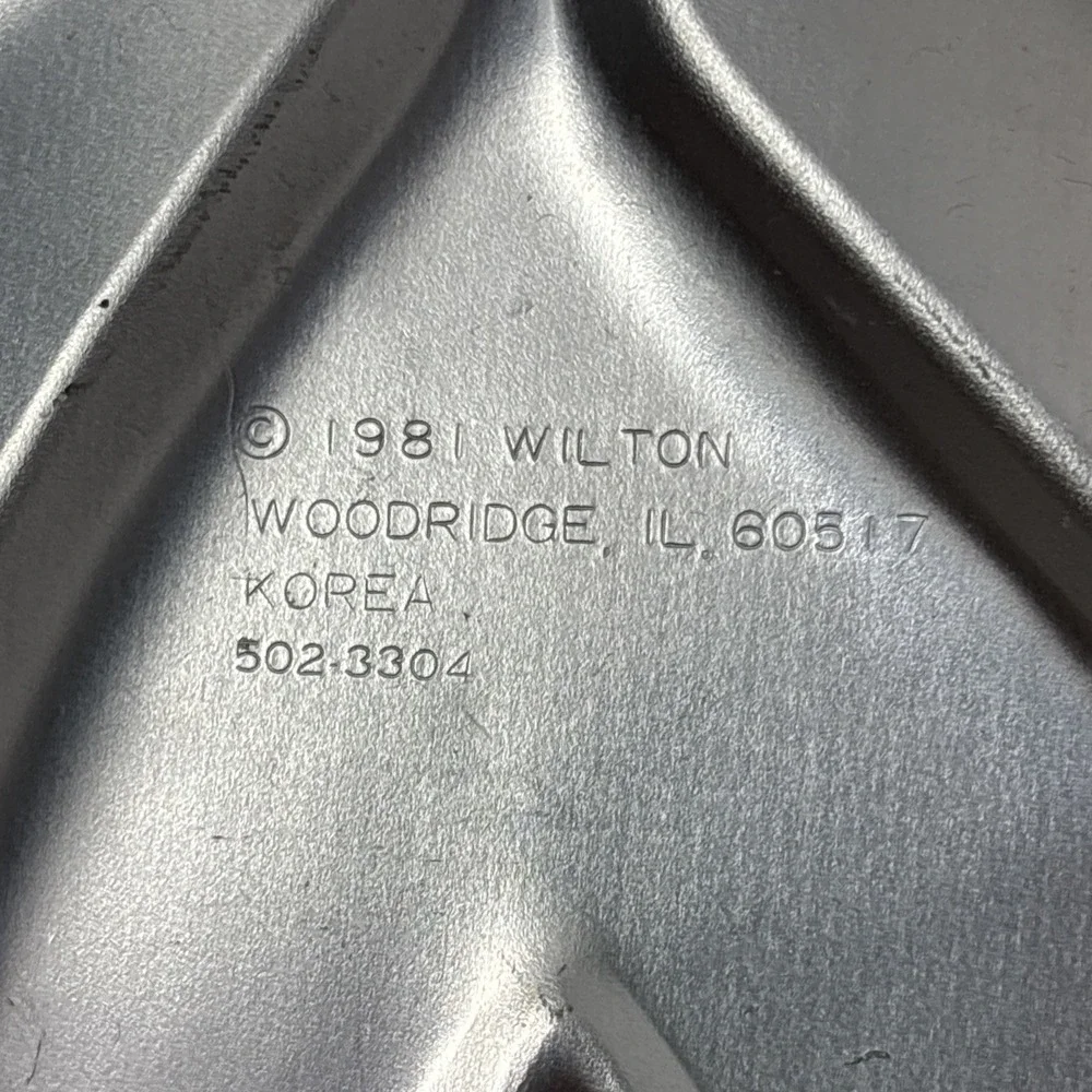 Vintage 1981 Wilton Aluminum 16.5